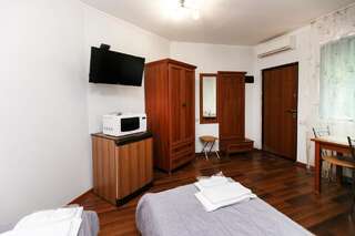 Гостиница Гостевой дом Кот в Сапогах Сочи Стандартный двухместный номер с 2 отдельными кроватями-1